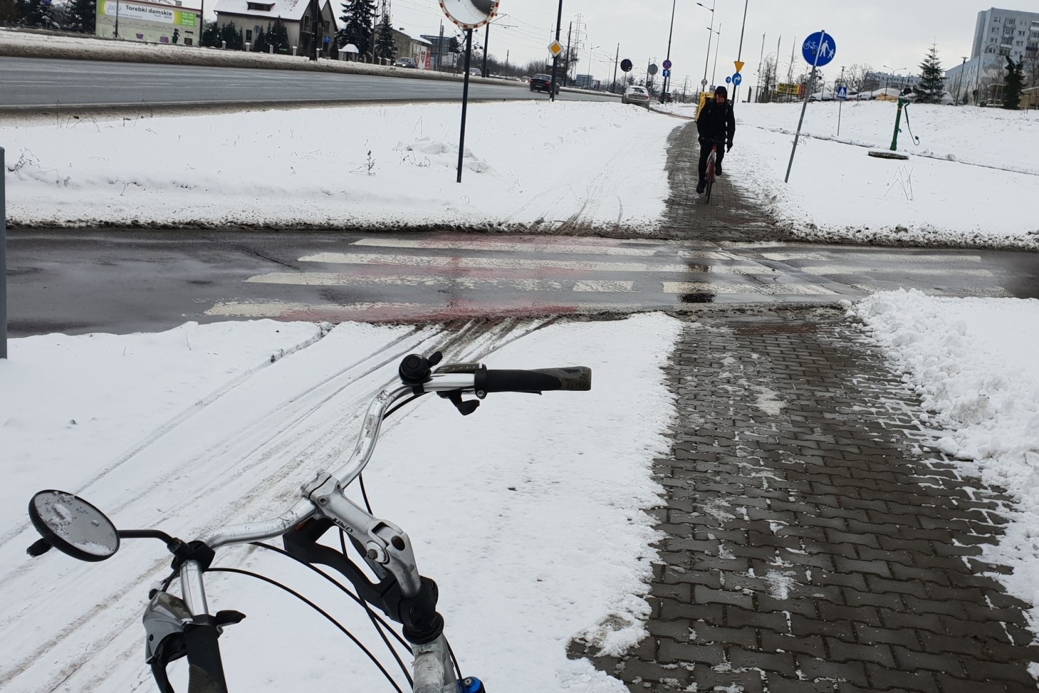 Władze Łodzi zapowiedziały przed nadejściem zimy, że na ich zlecenie firmy odśnieżające miasto będą zajmowały się także drogami rowerowymi