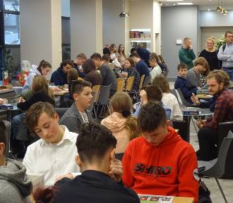Wyjątkowa olimpiada gier planszowych w Kielcach. Zagrało ponad 100 uczniów (ZDJĘCIA)