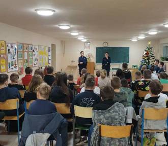 Prewencyjne spotkanie poddębickiej policji w szkole w Zygrach ZDJĘCIA