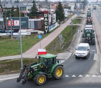 Trwa strajk generalny rolników. Blisko 50 blokad pod Warszawą i na Mazowszu