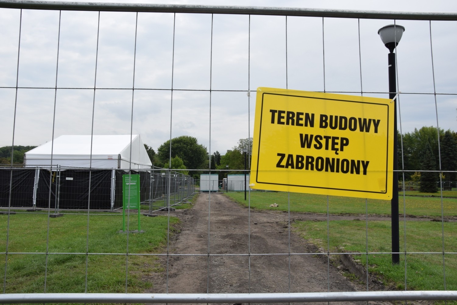 Trwa remont parkowych alejek