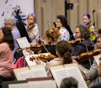 Zajrzeliśmy za kulisy Toruńskiej Orkiestry Symfonicznej! Rusza nowy cykl koncertów
