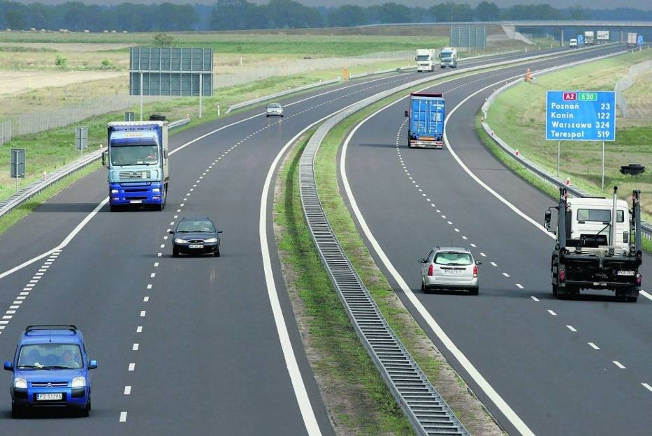 Przejazd autostradą A2 jest utrudniony