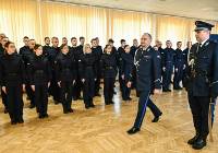 40 młodych policjantów złożyło przysięgę w Bydgoszczy. Mamy zdjęcia z uroczystości