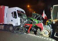 Wypadek na S5 w Rogowie koło Żnina.TIR wjechał w ciągniki protestujących rolników 