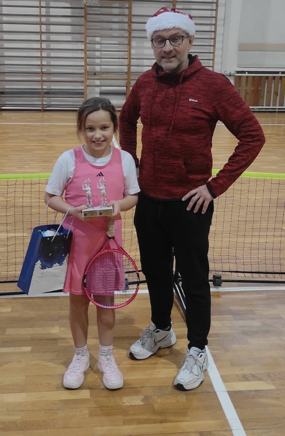 Mikołajkowy Turniej Mini Tenisa Ziemnego w Śremie. W trzeciej edycji tenisowych zmagań zagrało ośmioro uczestników i uczestniczek