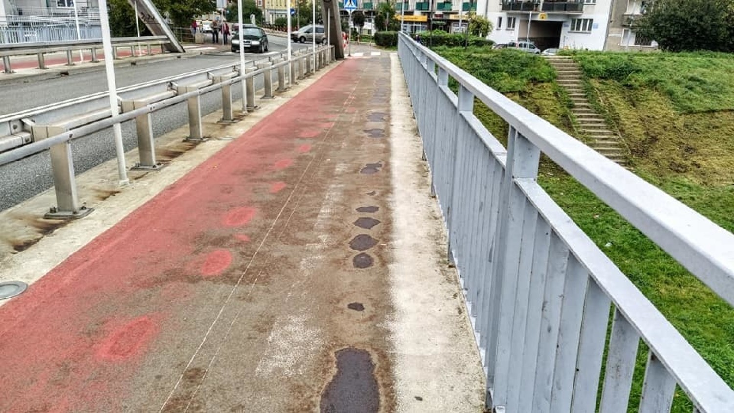 Chodnik na Moście Piastowskim ma być wyremontowany