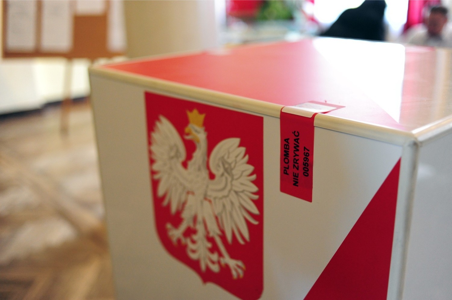 Sprawdź, jakie zasady obowiązują w lokalach wyborczych