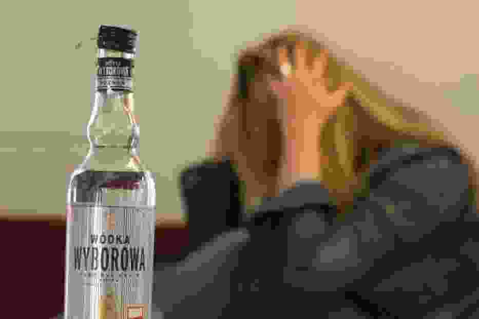 Ciężarna z Łazarza codziennie pije alkohol. Policja: to nie przestępstwo..