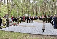 W Lesie Winiarskim uczczono pamięć pomordowanych kaliszan i ostrowian. ZDJĘCIA