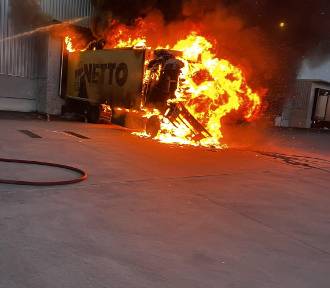 Pożar ciężarówki na terenie Centrum Logistycznego Netto w Motańcu