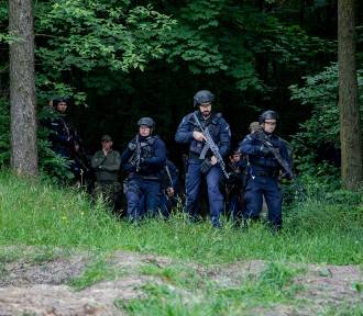 Policja szkoli żołnierzy z Krakowa. Spadochroniarze też służą na wschodniej granicy