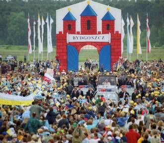 W 1999 roku do Bydgoszczy przybył papież Jan Paweł II. Zobaczcie archiwalne zdjęcia