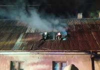 Nocny pożar domu mieszkalnego w Złoczewie. Straty około 200 tysięcy złotych ZDJĘCIA