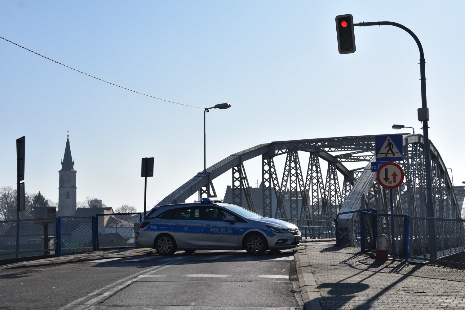 Zakaz przemieszczania sięGłównym elementem narodowej kwarantanny (lockdownu w Polsce) będzie zakaz przemieszczanie się bez ważnego powodu