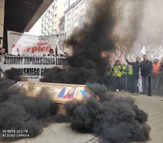 Górniczy związkowcy protestowali w Warszawie. Sprzeciwiali się dyrektywie metanowej