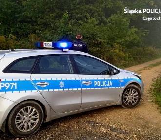 Policjanci z Kłomnic pomogli grzybiarzowi, który zgubił się w lesie