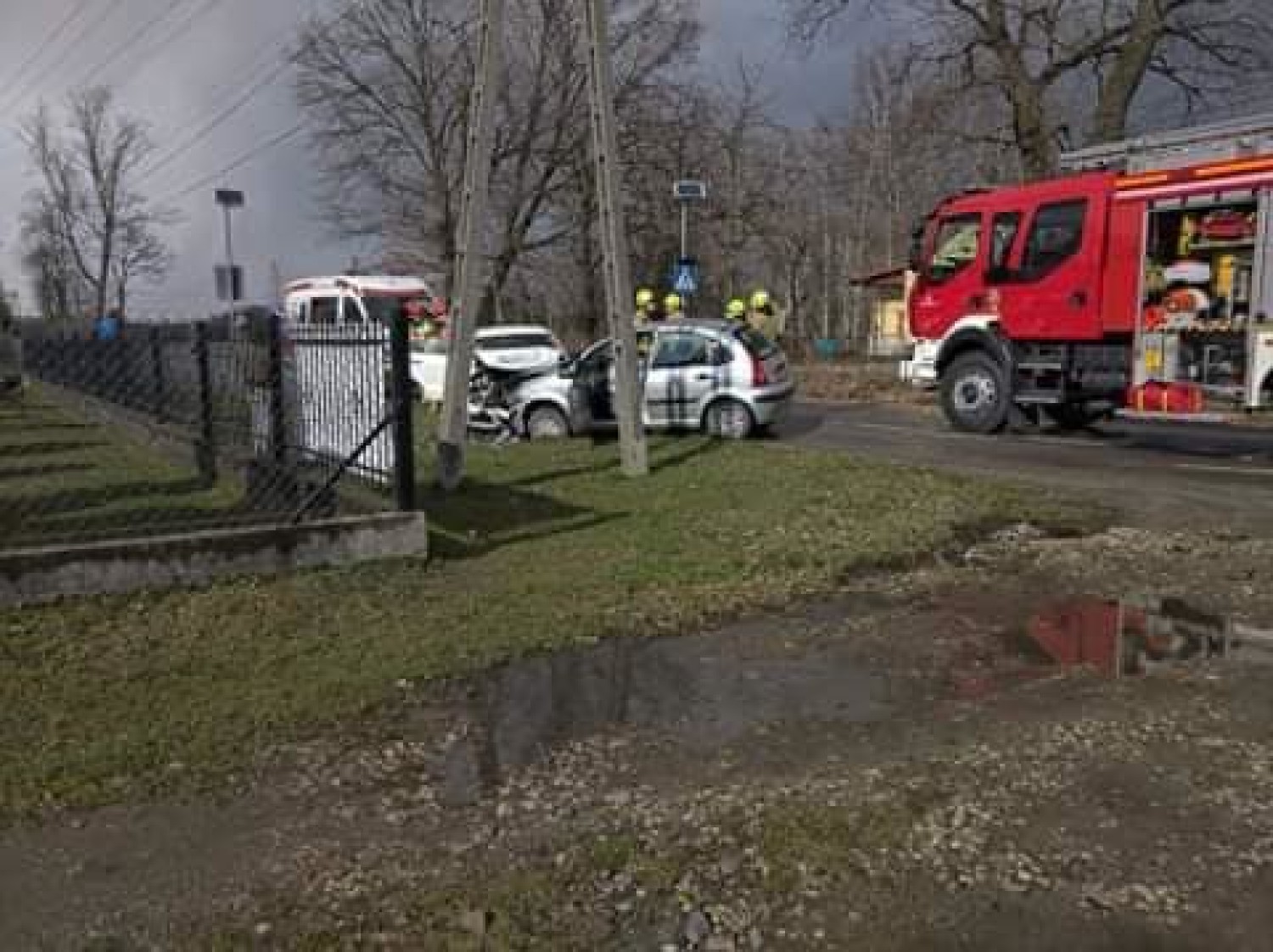 Na miejscu pojawiły się dwa zastępy straży pożarnej