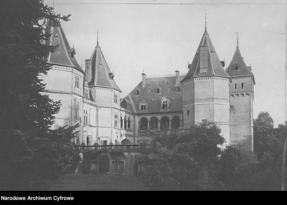 Widok zewnętrzny dziedzińca zamku Czartoryskich, lata 1918 - 1927