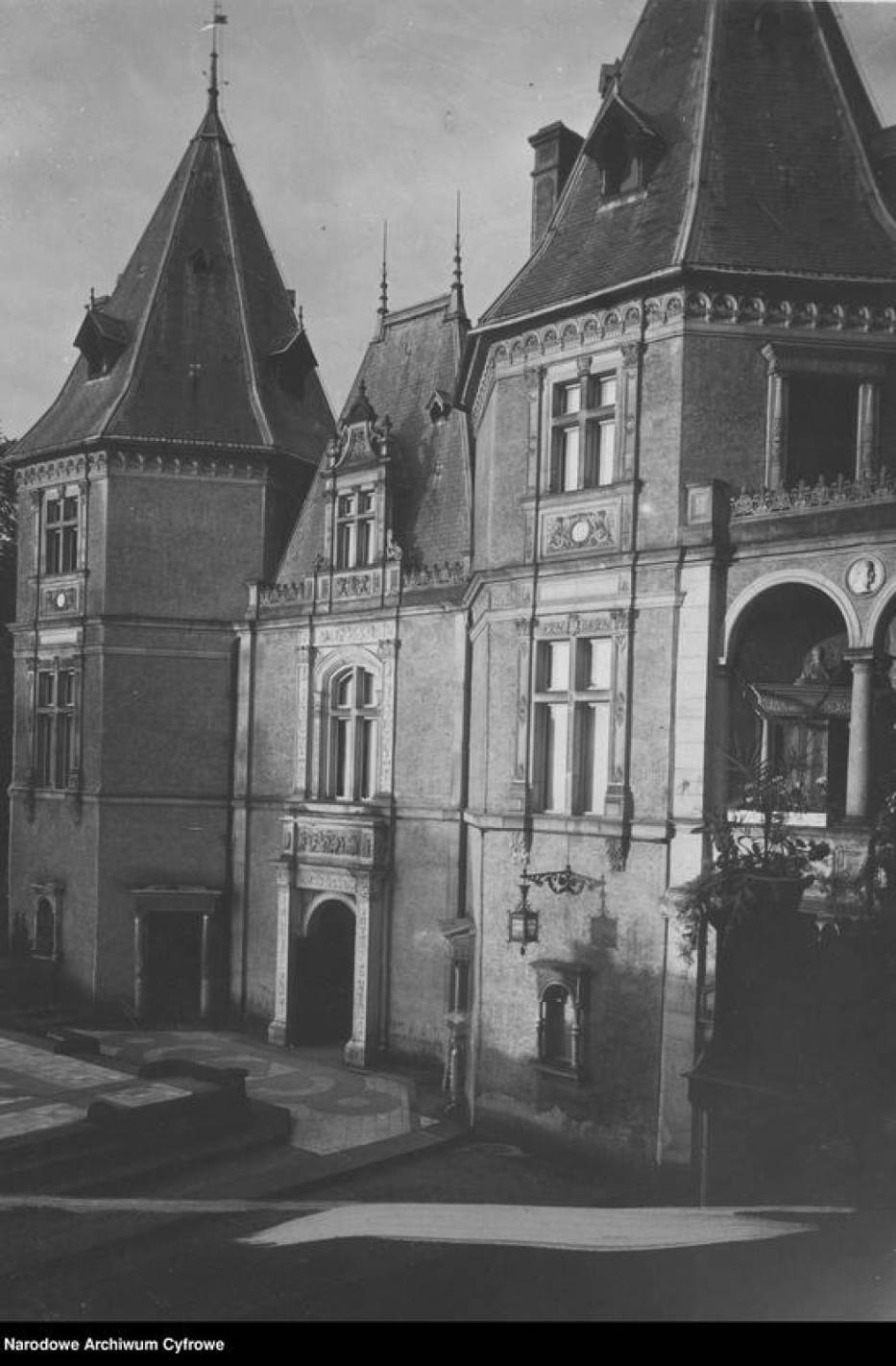 Widok zewnętrzny dziedzińca zamku Czartoryskich, lata 1918-27