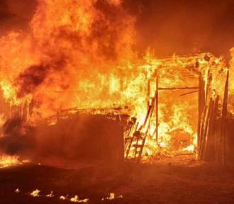 Nocny pożar stodoły wypełnionej drewnem w miejscowości Glinno!  