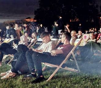 Kino letnie zawitało po raz pierwszy do Złoczewa ZDJĘCIA