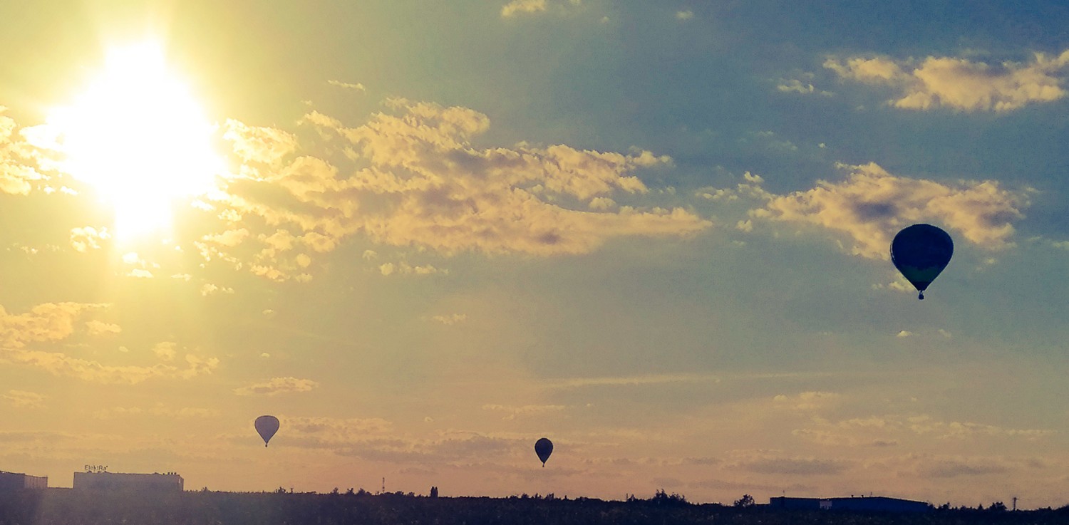 W czwartkowe popołudnie i wieczór można było podziwiać balony latające nad Poznaniem