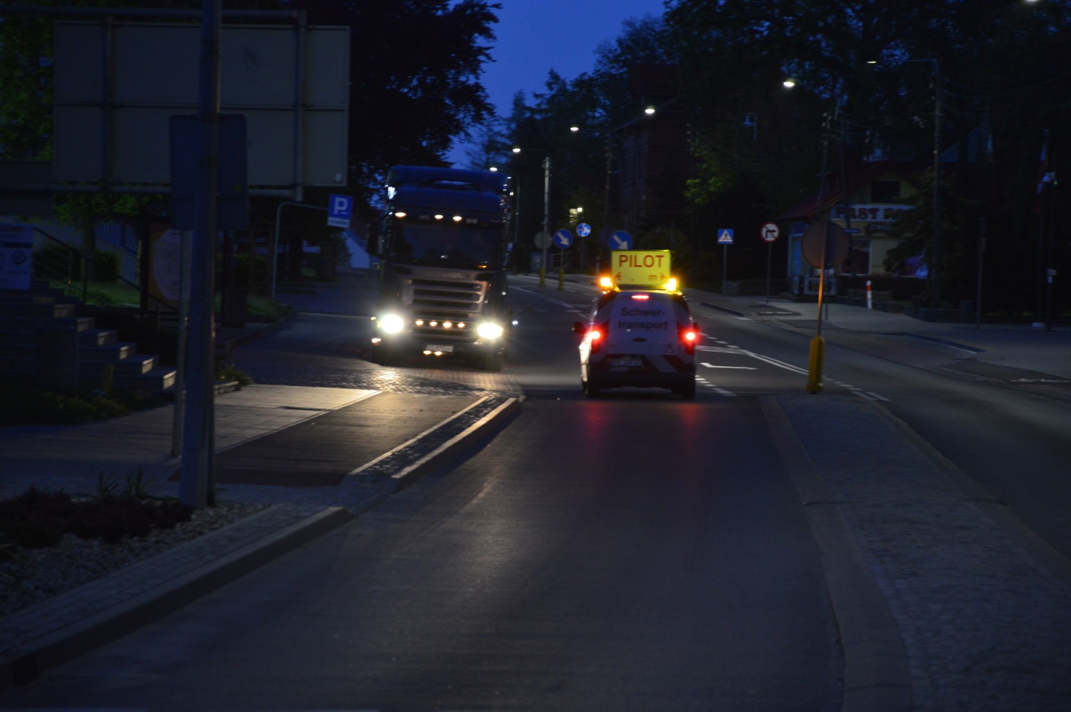 Transport turbin przez Sztum