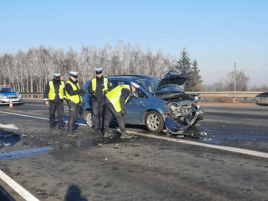 Wypadek na DK11 pod Środą Wielkopolską. Droga zamknięta dla ruchu