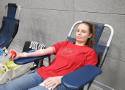 Zbiórka krwi w szczytnym celu w Śremie. Wojskowy klub krwiodawców wsparł panią Marikę, która zmaga się z białaczką