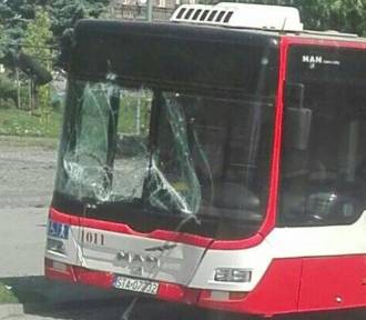 Wypadek w Świętochłowicach. Zderzyły się dwa autobusy w dzielnicy Lipiny