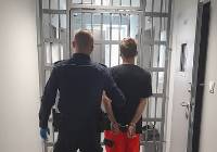 Poszukiwany 3 listami gończymi sam zgłosił się do policjantów w komendzie w Pruszczu