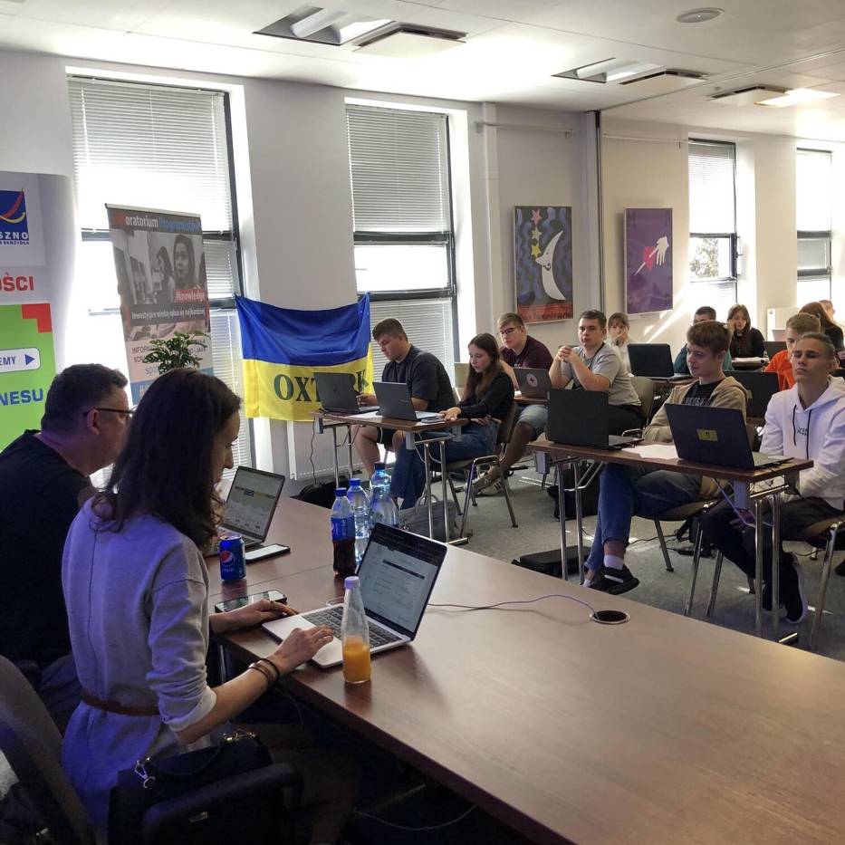 Uczniowie z Ukrainy uczą się programowania w Lesznie 