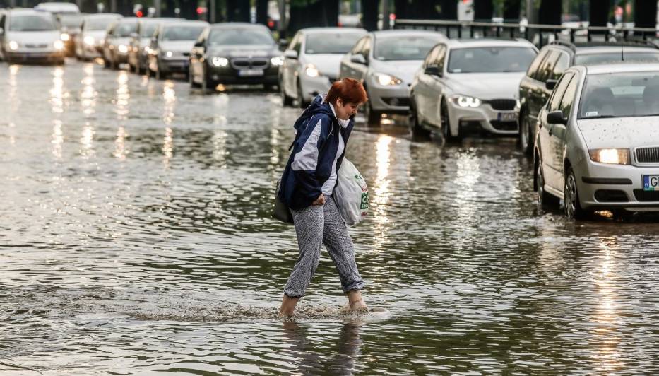 Deszcz To Wyjątkowo Obfity Opad Który Może Doprowadzić Do Powodzi IMGW ostrzega przed burzami w woj. śląskim. Pioruny, silny wiatr i
