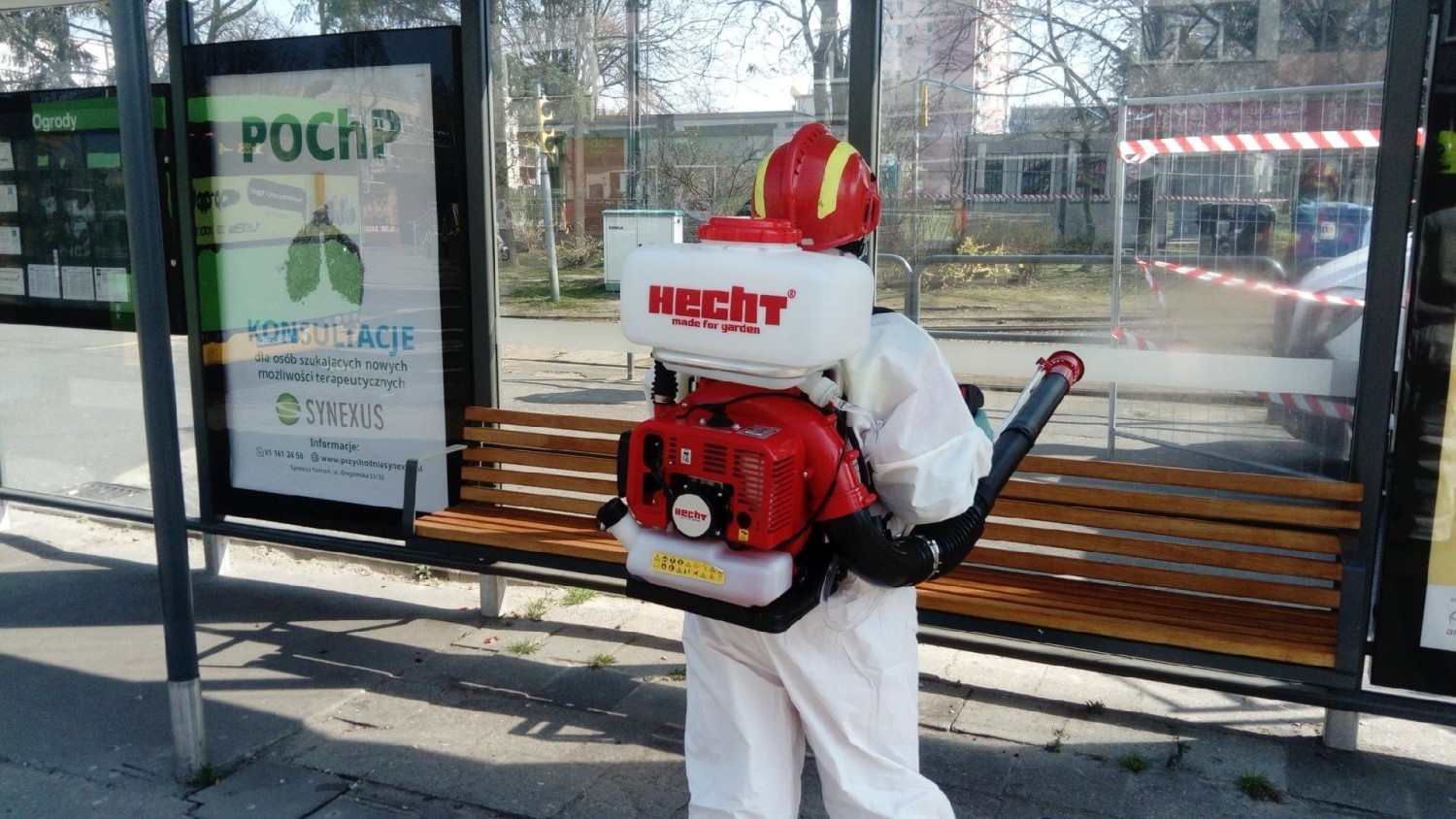 Strażacy ochotnicy odpowiedzieli na prośbę władz miasta i dezynfekują stolicę Wielkopolski