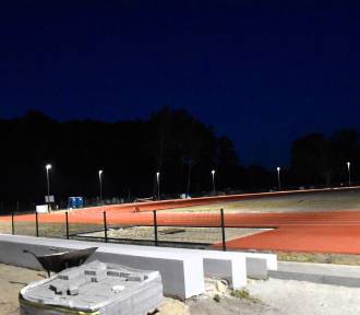 Próba generalna oświetlenia na stadionie w Sławnie. Zdjęcia