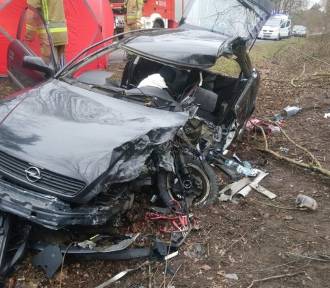 Tragiczny wypadek niedaleko Dąbrowy Chełmińskiej pod Bydgoszczą. Nie żyje 19-latka