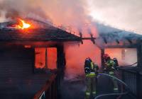 Pożar na terenie ZOO Safari w Borysewie. Ogień zabił małpy i papugi ZDJĘCIA