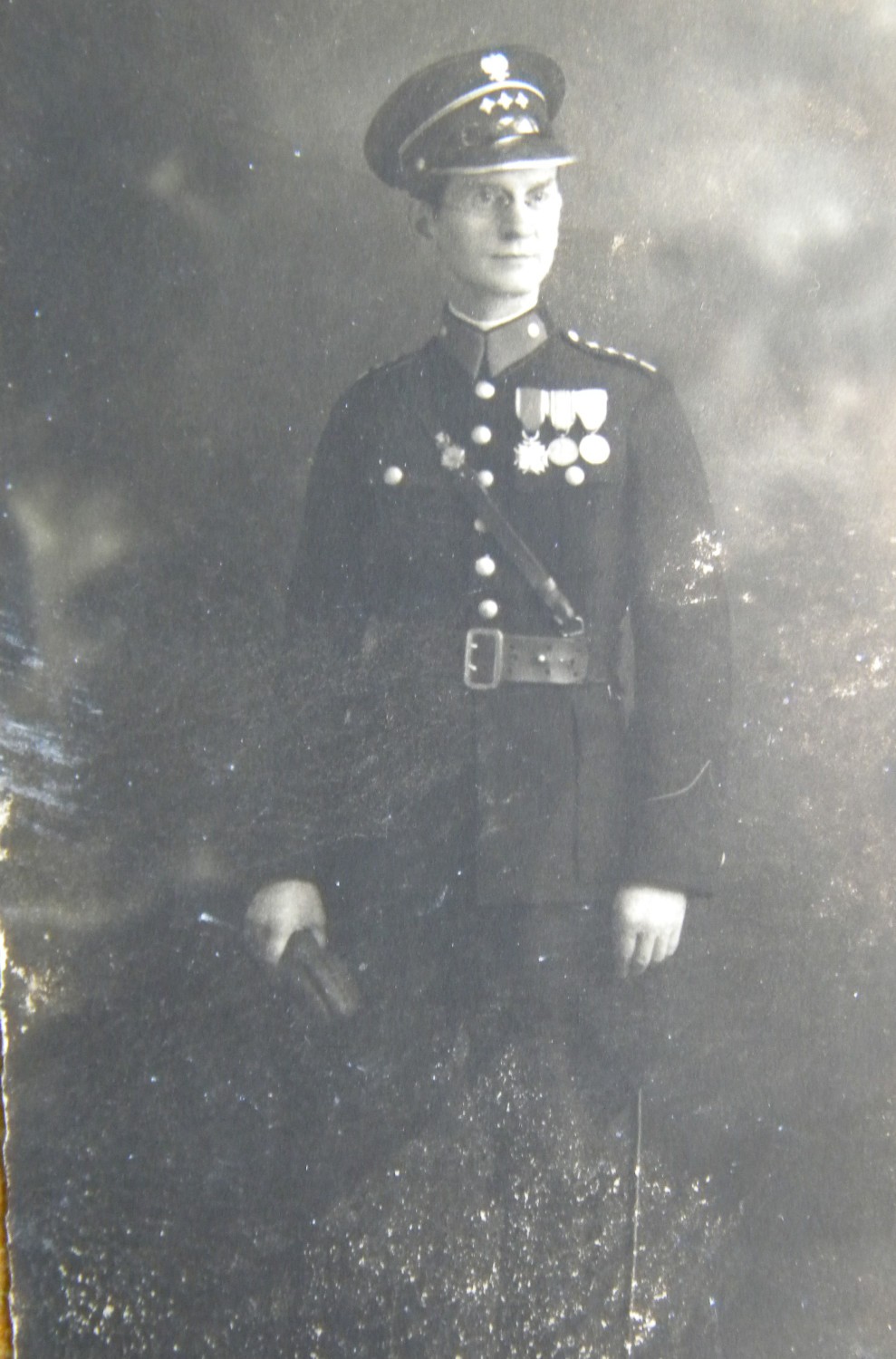Komendant Stanisław Skąpski urodził się 20 kwietnia 1890 roku w Gnieźnie, jako syn Józefa i Anny z domu Kiełpińskiej