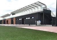 Nowy stadion sportowy w Oświęcimiu na finiszu. Obiekt nabrał kształtów i kolorów