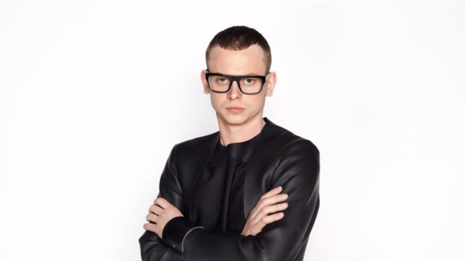 Jakub "Jacob" Bartnik jest projektantem mody działającym pod pseudonimem Jacob Birge