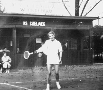 Legenda tenisa Jadwiga Jędrzejowska na kortach w Chełmku. Zdjęcia z archiwów