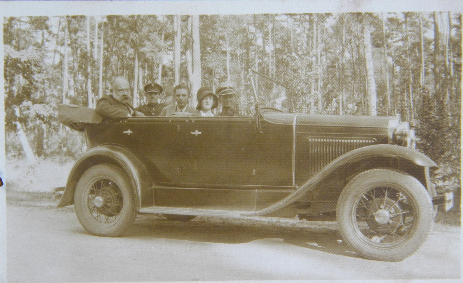 Lipiec 1931 - samochód służbowy KP PP w Szamotułach (odpowiednik dzisiejszego radiowozu)
