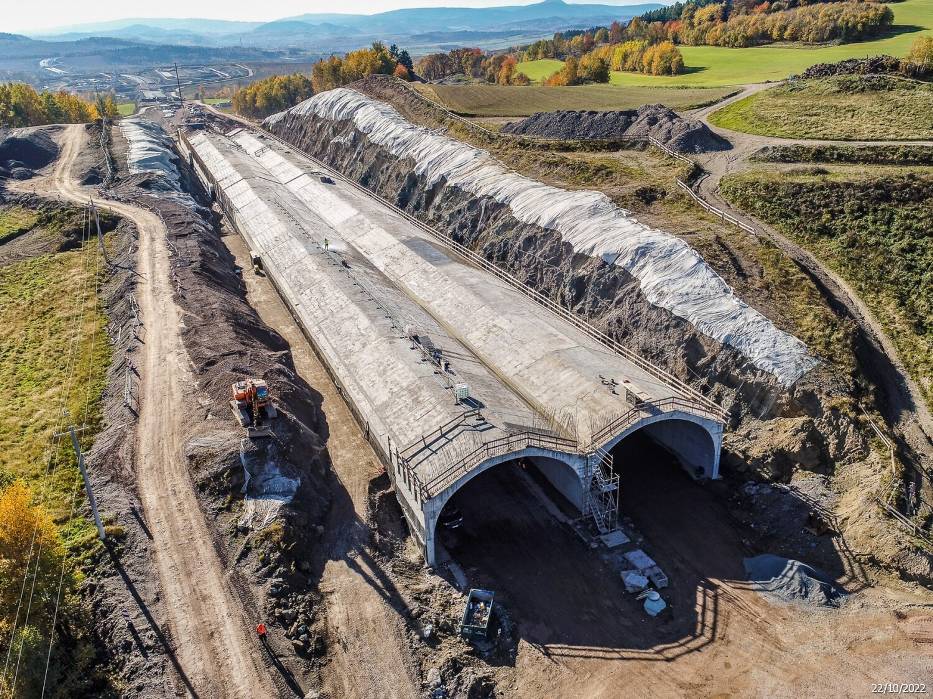 Budowa drogi S3 Kamienna Góra - Bolków: Największa budowa w regionie z lotu ptaka! Zdjęcia z października 2022
