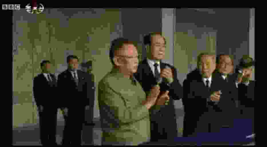 Kim Dzong Il w czasie parady z okazji 65-lecia Partii Pracy Korei