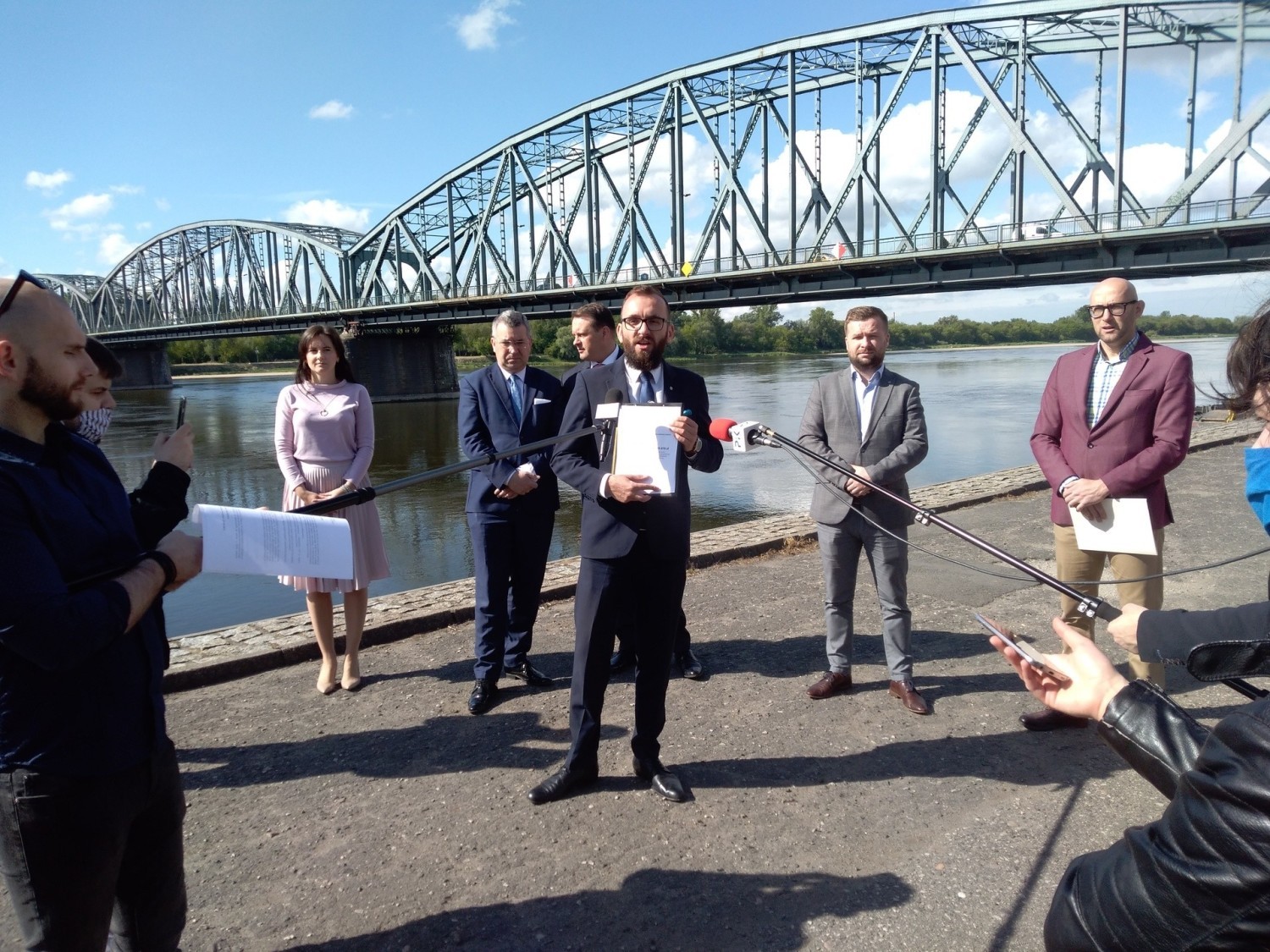 Poza Zbigniewem Rasielewskim, we wtorek rano sukcesem pochwalili się radni miejscy z klubu PiS: Katarzyna Chłopecka, Wojciech Klabun, Adrian Mól, Dariusz Mądrzejewski, Michał Jakubaszek, oraz radny wojewódzki Przemysław Przybylski