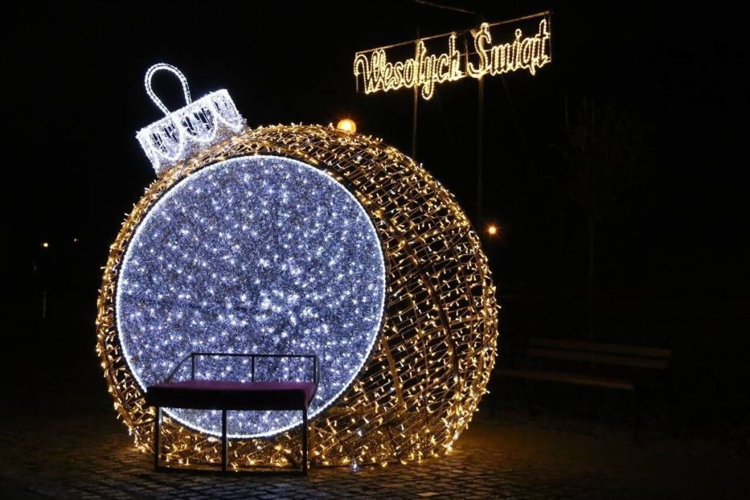 Starachowice po raz kolejny najpiękniej świątecznie oświetlonym miastem w Świętokrzyskiem! Zobaczcie zdjęcia
