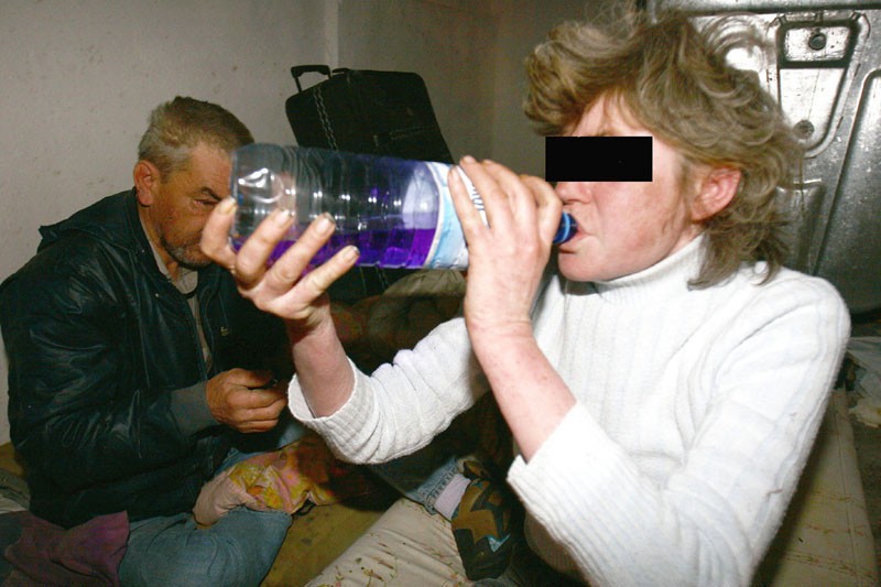 W ostatnich latach, w całej Polsce wzrasta liczba uzależnionych kobiet, co bardzo niepokojąco wpływa na funkcjonowanie rodzin, szczególnie tych z nieletnimi dziećmi