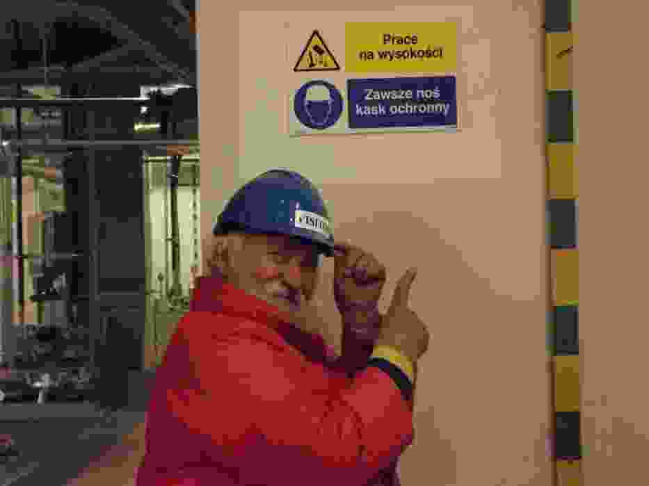 kask chroni głowę