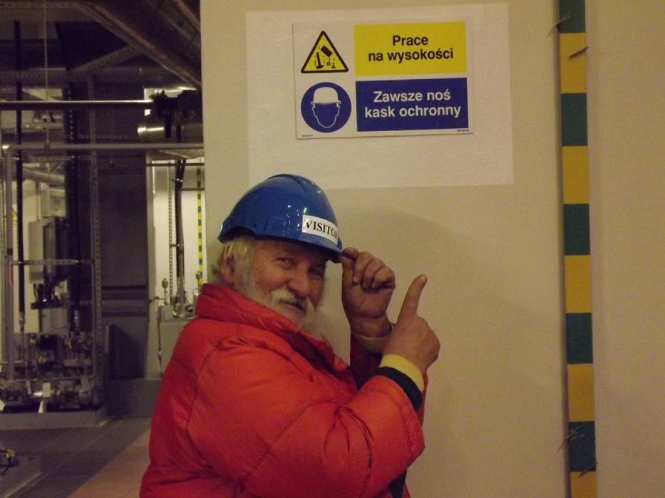 kask chroni głowę